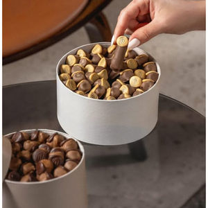 Bol à chocolat rond en métal martelé argenté fabriqué à la main pour l'affichage de chocolat de fêtes d'anniversaires dans les hôtels, les restaurants et les cafés - Product Image 3