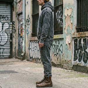 Conjunto de Dos Piezas de Chándal Gris con Estampado Vintage y Lavado Ácido, Sudadera con Capucha y Pantalones Deportivos con Estética Grunge, Estilo Urbano, 100% Algodón - Product Image 3