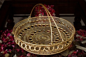 Panier de cadeaux de désherbage en métal fini doré pour les cadeaux d'anniversaire cadeaux de mariage et de fête au prix de gros - Product Image 2