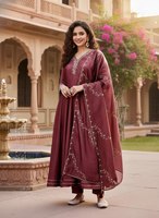 Élégant costume Anarkali brodé avec dupatta assorti pour les occasions festives