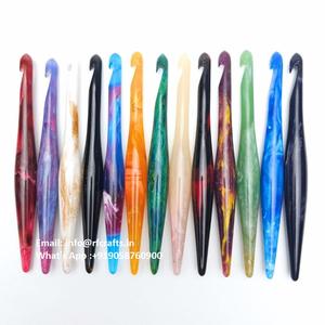Ganchos de ganchillo de resina de agarre cómodo para proyectos largos - Product Image 2