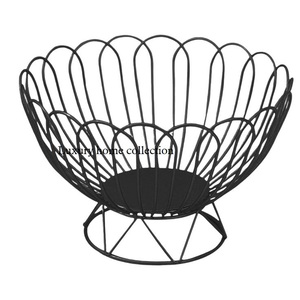 Panier de fruits en métal durable polyvalent fabriqué à la main avec une belle finition dorée pour le salon de la cuisine ou la salle à manger - Product Image 3