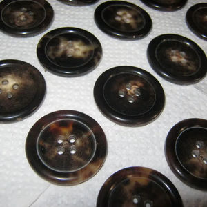 Botones de Cuerno de Búfalo Natural Hechos a Mano, Ecológicos, Duraderos, con Acabado Pulido Suave, Accesorio Premium para Prendas - Product Image 1