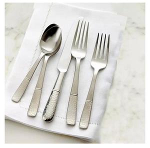 Ensemble de couverts en acier avec finition moderne polie, ustensiles de table durables, idéal pour servir en cuisine, mise en place de table raffinée et quotidienne - Product Image 1