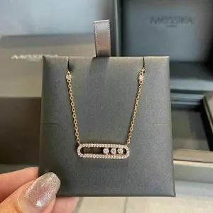 Colgante de mujer de moissanita blanca de corte redondo de 2 quilates, plata 925 con chapado en oro para regalo - Product Image 2