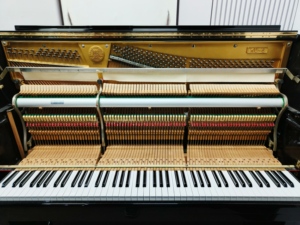 KAWAI KU5 Black Polished Acoustic Upright Piano/88 Keys Second Hand Piano - Product Image 2