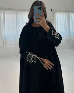 Venta al por mayor de lujo de satén Abaya vestido para las mujeres de alta calidad islámica de la ropa con volantes mangas de diseño personalizado Petite Fit de seda - Product Image 1