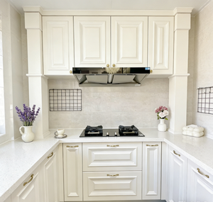 ชุดตู้ครัวไม้สีขาวหรูหราพร้อมอุปกรณ์ตกแต่งสีทอง ไฟ<span class=keywords><strong>ใต้</strong></span>ตู้ ฮูดดูดควันในตัว <span class=keywords><strong>เตา</strong></span>สำหรับจัดเก็บในครัว - Product Image 6