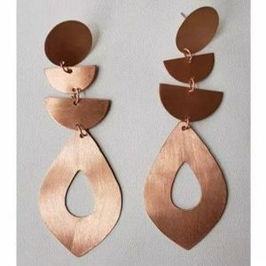 Boucles d'oreilles en cuivre faites à la main pour femmes bijoux Boho légers avec finition rustique boucles d'oreilles pendantes en métal naturel pour un usage quotidien - Product Image 3