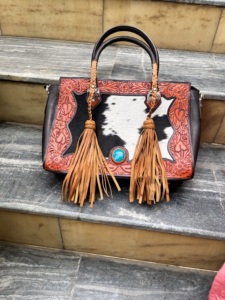 Sac à main élégant à double poignée fabriqué à la main, ensemble de sacs fourre-tout à franges sculptés de style occidental en fourrure de vachette - Product Image 2