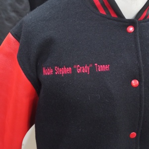 Chaqueta Universitaria Personalizada, Mangas Rojas de Cuero Puro, Bordado Personalizado-HSE - Product Image 2