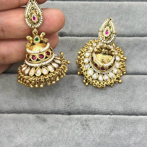 Boucles d'oreilles classiques de qualité supérieure Kundan Rajwadi pour la collection de vêtements de fonction d'usure traditionnelle pour les femmes et les filles - Product Image 1
