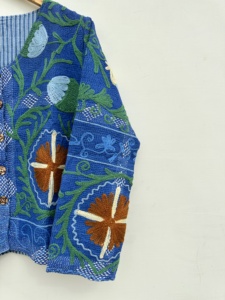 Nueva chaqueta Kantha bordada Suzani hecha a mano para mujer, Chaqueta corta Suzani, Blazers de tamaño libre, Chaqueta corta acolchada, regalo para ella - Product Image 3