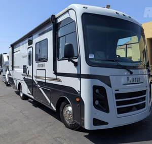 Maintenant en vente : camping-car à moteur Coachmen Pursuit Classe A 31ES avec lit king-size coulissant. - Product Image 4