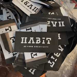 ผ้าทอป้ายยี่ห้อตามสั่งพร้อมโลโก้2X5ซม. พับตรงกลางพับได้ด้วยเลเซอร์ - Product Image 2