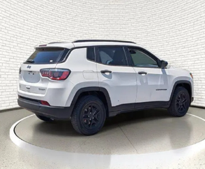 Jeep Compass Latitude FWD 2.4L I4 6 vitesses automatique Aisin - Occasion 2018 - PRÊT À ÊTRE EXPÉDIÉ - Product Image 3