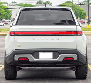 Éditions de lancement 2022 R1T, véhicules électriques à quatre moteurs et transmission intégrale, en vente - Product Image 1