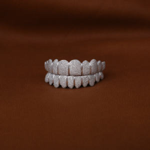 Exclusivo Moissanite Diamond Grillz Haz una declaración con Iced Out Bling para cualquier actuación - Product Image 1