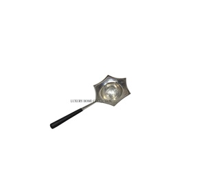 Passoire à thé en métal durable avec poignée ergonomique et maille fine idéale pour infuser du thé en vrac et des infusions aux herbes - Product Image 1