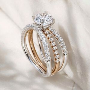 Élégante bague de fiançailles en or rose 16 carats avec moissanite de laboratoire taille ronde et diamant américain, pour la vente en gros - Product Image 2
