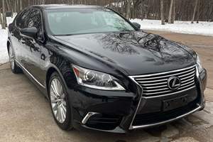 Lexus LS 460 AWD V8 Power AWD Comfort Package d'occasion de 2015, non modifié - Product Image 2