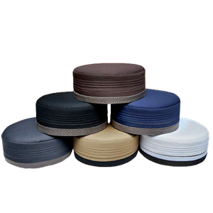 Prière Koofi Fait À La Main Conçu Logo Personnalisé Couleurs En Gros Premium Qualité Tissu Cousu Kufi Chapeaux Musulman Islamique - Product Image 1