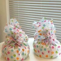 Papier de soie à pois coloré personnalisé pour l'emballage de cadeaux, les boutiques, les fleuristes, les vêtements et les emballages de fête