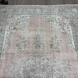 Alfombra Turca Vintage de 5.8x9.1 pies, Alfombra con Borde Gris - Product Image 4