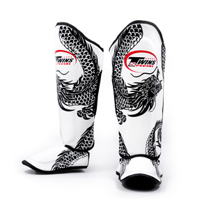 Espinilleras Gemelas de Alta Calidad Hechas de Cuero Genuino con Diseño Personalizado, Logotipo a Color y Correa Ajustable con Cierre de Velcro para Muay Thai - Product Image 6