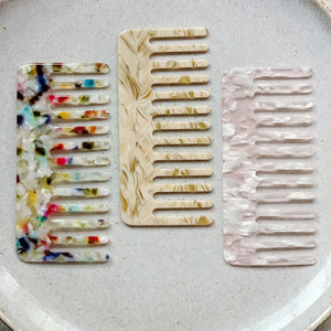 หวีเรซิ่นมืออาชีพสำหรับช่างตัดผม ใช้สำหรับจัดแต่งทรงผมในร้านเสริมสวย วัสดุเรซิ่นคุณภาพสูง - Product Image 1