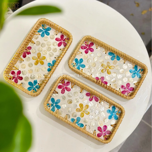 Plateau en rotin écologique avec accents de coquillages et de nacre pour l'organisation de la maison et la présentation de table - Product Image 1