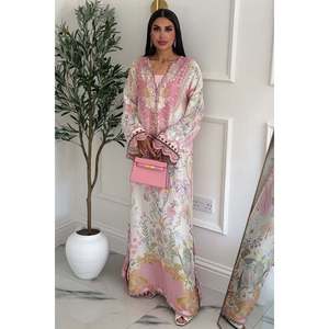 Túnica Kaftan Elowen Hecha a Mano, Elegante, con Cuello en V, Manga Larga, Estampado Floral de Satén - Product Image 1