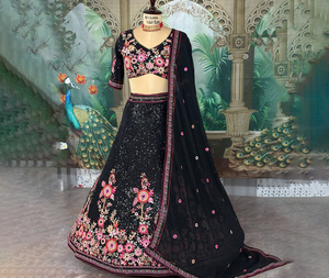 Lehenga Choli en satin vert traditionnel indien pakistanais japonais de créateur, avec jupe évasée de 3,5 mètres et cancan, pour Diwali, mariage ou fête. - Product Image 1
