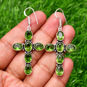 ต่างหูห้อยทำมือทำด้วยมือสีเงิน925ยอดนิยมยอดนิยมดีไซน์ใหม่พร้อมพลอยรูปวงรีเพอริโดต์ของขวัญราคาขายส่งสำหรับเธอ - Product Image 1