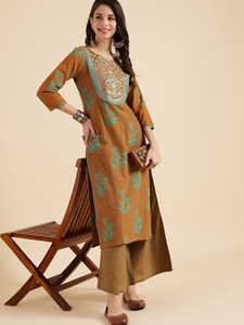 Conjunto de Kurta y Palazzo de Algodón Bordado en Color Beige Elegante y Moderno para Verano, con Cuello Redondo, Cintura Elástica y Lavable - Product Image 6