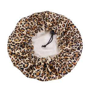 หมวกคลุมผมผ้าซาตินขายส่ง พิมพ์ลายดิจิทัล โลโก้แบบกำหนดเอง ลวดลายสีพื้น น้ำหนักเบา ใช้ได้ทุกวัน คุณภาพสูง สี่สี - Product Image 6