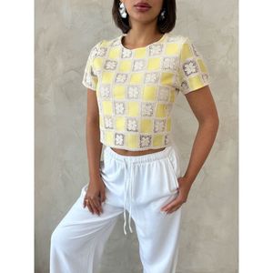 Blusa de Mujer TOPSHOW de Manga Corta con Patrón a Cuadros de Crochet - Elegante Top de Mezcla de Algodón Tejido para Uso Casual, Amarillo - Product Image 4