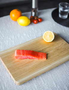 Planche à découper en bois massif de qualité supérieure, écologique, durable, planche à découper en bois naturel pour la cuisine, passe au lave-vaisselle pour un usage quotidien - Product Image 3