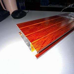 Profil de cadre de fenêtre latérale en aluminium de grain de bois fabriqué à Song Hong shalumi Vietnam - Product Image 3