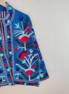 Chaqueta Suzani Bordada a Mano de Calidad de Lujo con Patrones Tradicionales, Prenda Exterior Boho de Moda Disponible en Cantidad al por Mayor - Product Image 3