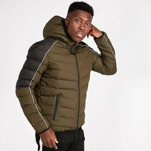 Veste d'hiver à bulles respirante et imperméable au design unique pour homme avec col montant et logo sur le devant en vente en ligne - Product Image 1