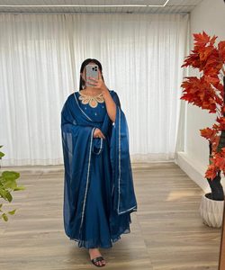 Robe en georgette élégante et simple avec broderie élégante et Dupatta pour Eid et Festive Wear kurta - Product Image 6