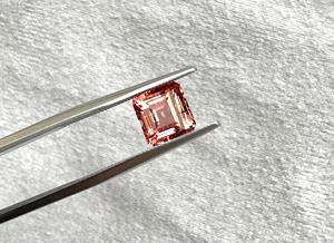 Turmalina Rosa Melocotón de 2.09 Quilates, Corte Octogonal, Piedra Preciosa Natural con Cambio de Color para la Elaboración de Joyería Fina - Product Image 3