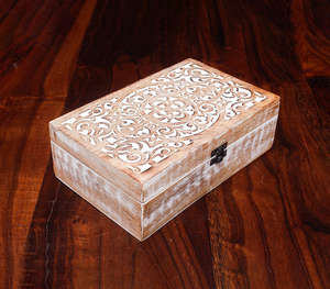 Boîte à bijoux en bois blanchi artisanale de luxe avec couvercle sculpté en dentelle blanche complexe, organisateur de rangement rectangulaire pour le rangement - Product Image 3