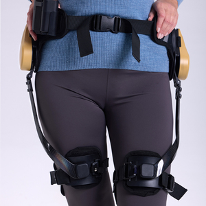 La conception d'exosquelette Stablego aide à réduire la pression sur les jambes des personnes âgées, ce qui facilite la randonnée. - Product Image 1