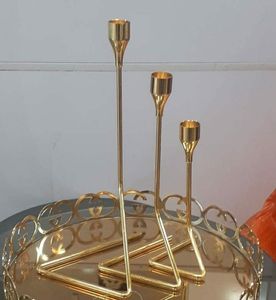 Support conique en métal vintage parfait pour la décoration de table à manger élégante et l'éclairage romantique confortable - Product Image 1