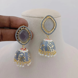 Juego de pendientes Jhumka esmaltados Impresionante fusión del arte Mughal Adorno único Hecho de latón Producto a granel Diseño personalizado - Product Image 1