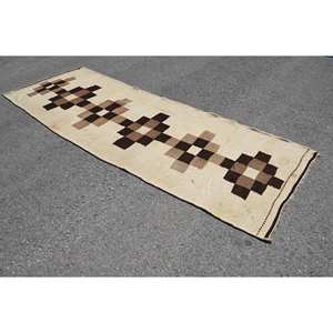 Tapis en laine beige et marron vintage de 3.5x10.5 pieds avec motif géométrique en patchwork pour chambre à coucher, dos en latex et largeur de 4m - Product Image 1