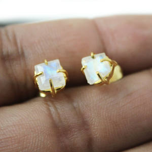 ต่างหูเม็ดเดี่ยวชุบทองสำหรับอินเดียแบบง่ามพลอยมูนสโตนธรรมชาติ - Product Image 1