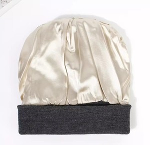 Bonnet doublé en satin à la mode cheveux protecteurs fabricant chaud bonnet doublé en soie brodé Jacquard vierge personnalisé avec doublure en satin - Product Image 3